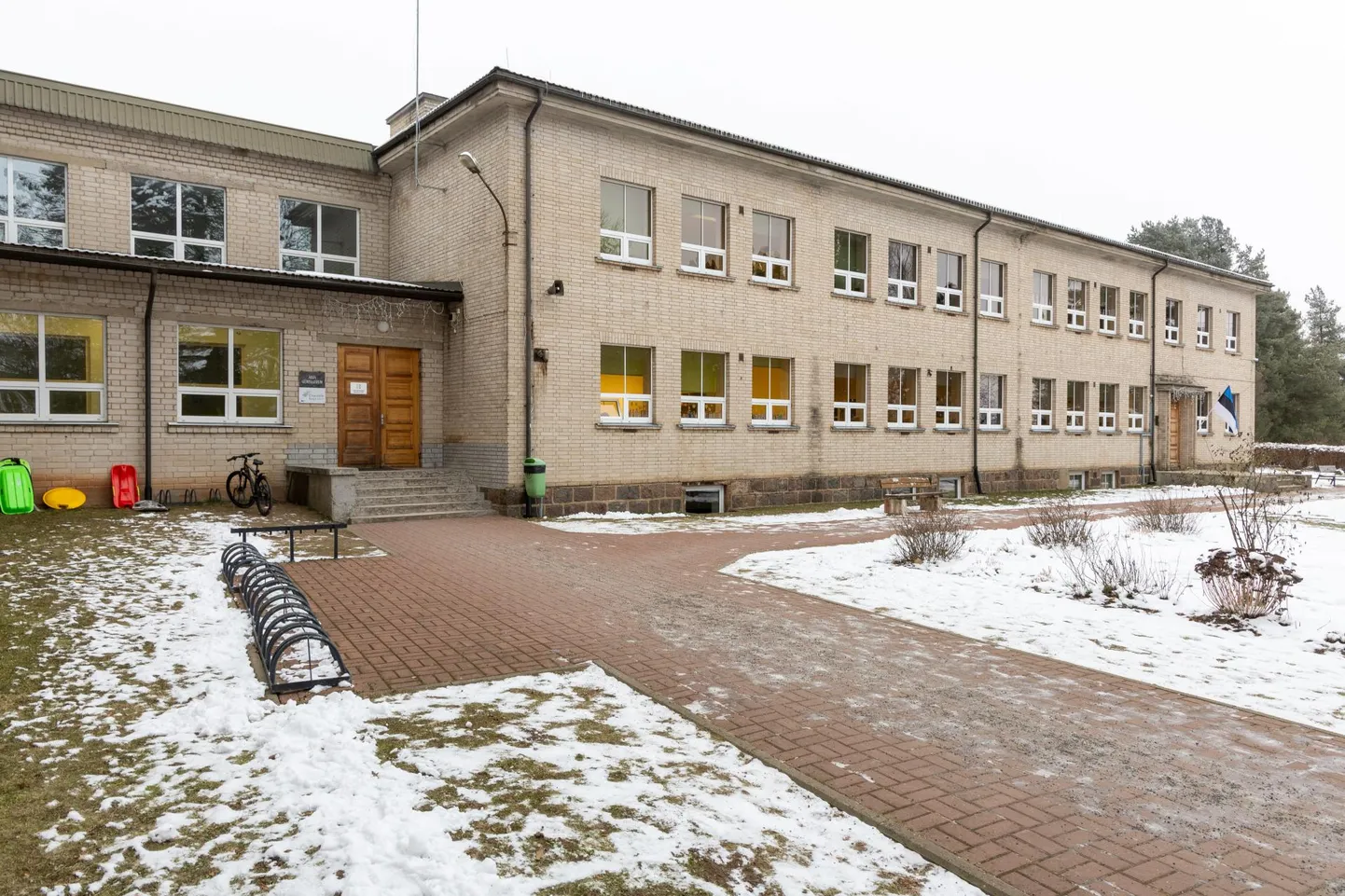 Abja gümnaasiumi remont võiks heal juhul alata suvel ning sügiseks tuleb vähemalt osa õpilasi viia teistesse majadesse. Ühe variandina on kaalumisel tühja Mõisaküla koolimaja kasutamine.