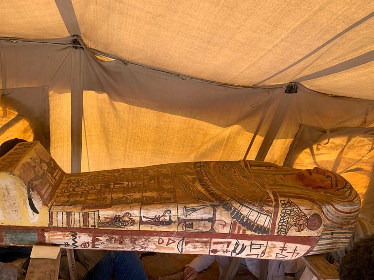 Veel ei ole teada, milliseid tähtsad isikud sarkofaagidega maeti, kuid Egiptuse valitsus lubab õige pea mõningad saladused avaldada.