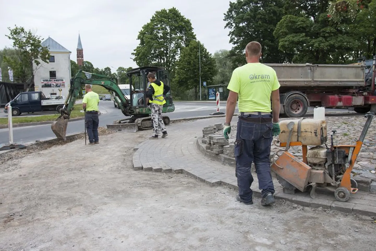 Ringristmiku remont sai alguse kolmapäeval ning järgmiseks kolmapäevaks peab kõik lõppenud olema.