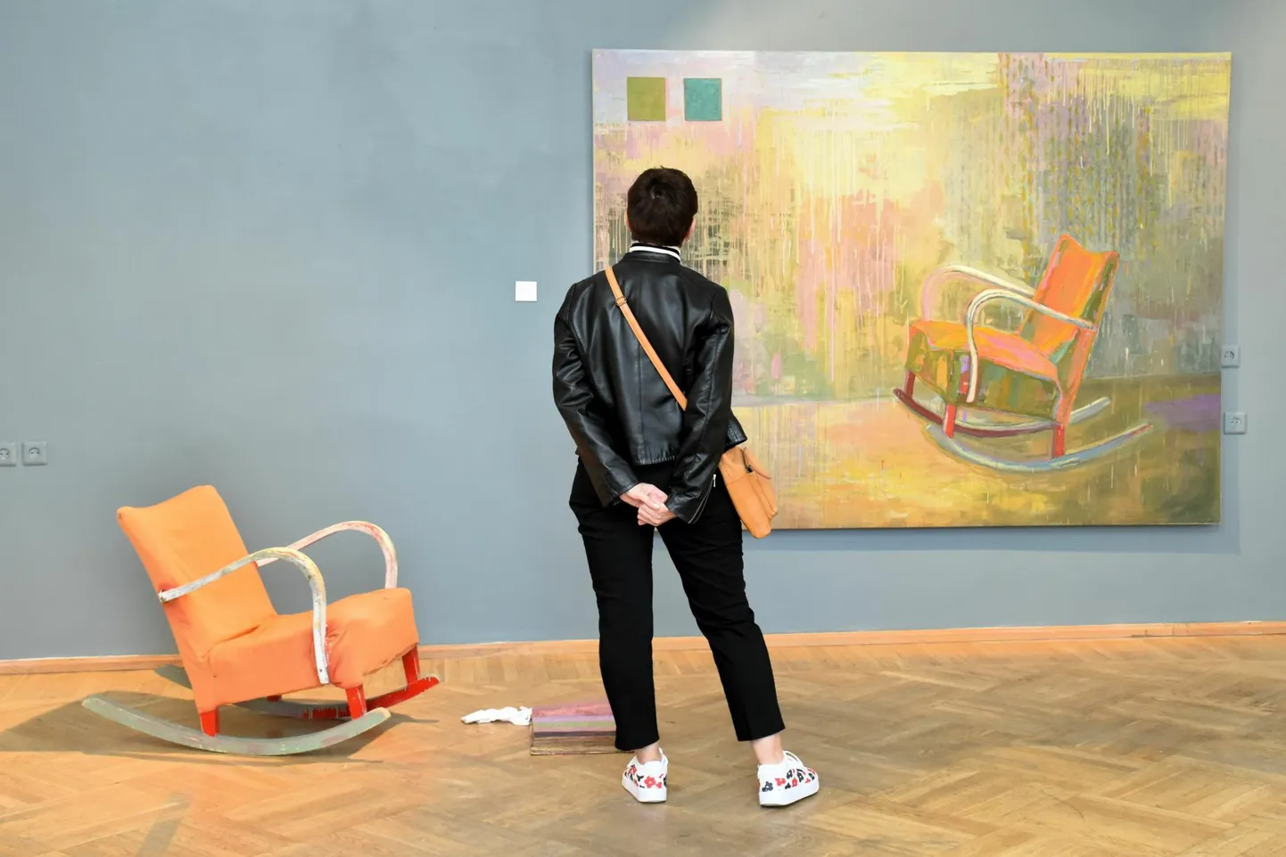 Pärnu linnagaleriis raekojas näeb Soome kunstniku Marja-Leena Pohjola-Valkola isikunäitust "Sarnasused".