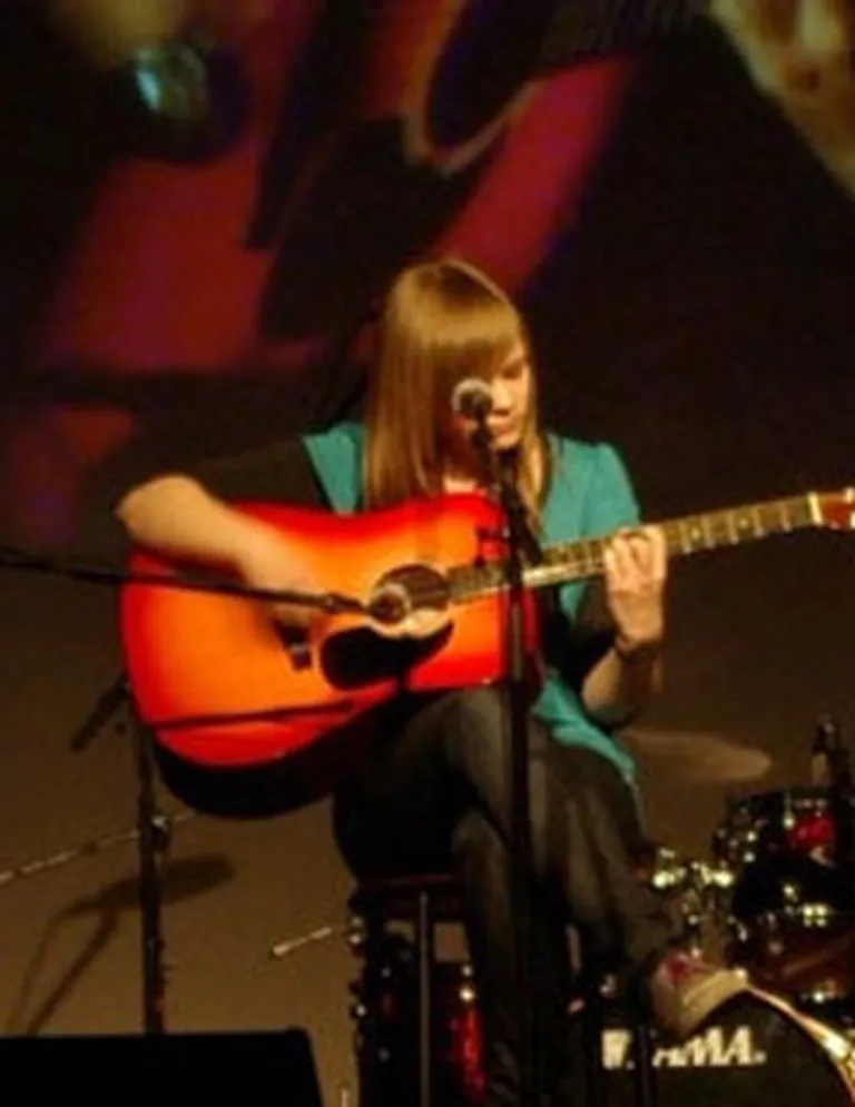 Laura Lō (īstajā vārdā Laura Ločmele)