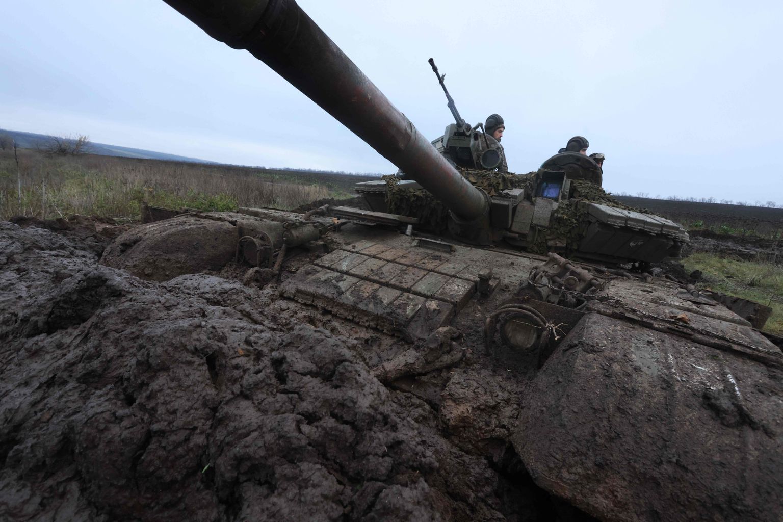 Ukraina tank mudas Ida-Ukrainas rindejoone lähistel.