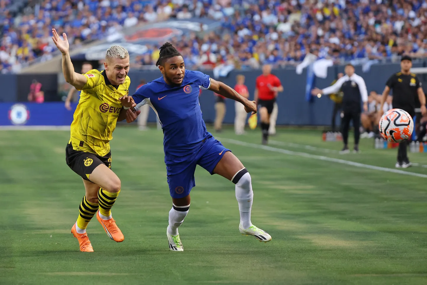 Christopher Nkunku Chelsea sinises mänguvormis.