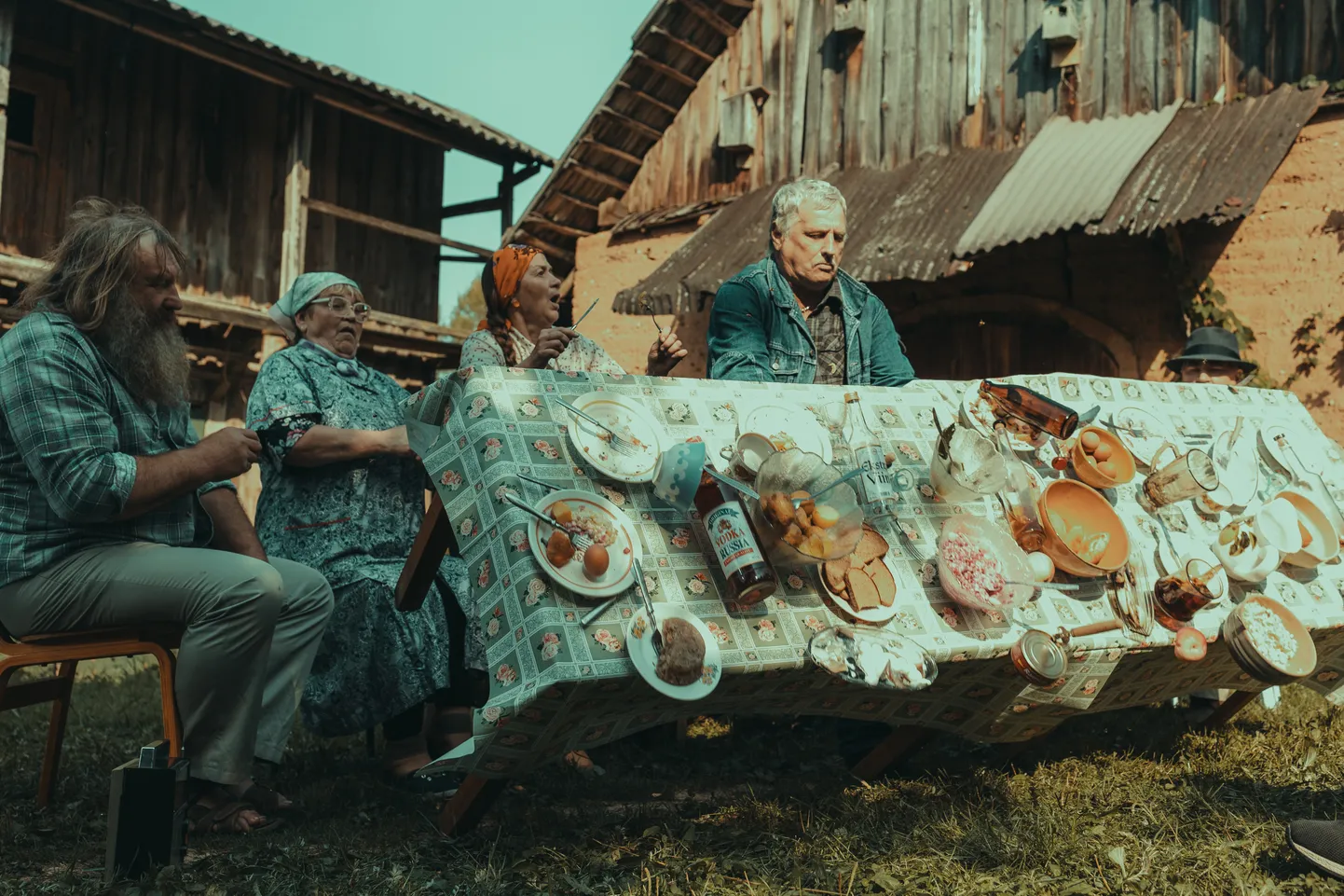 Ssteen Jaan Tootseni filmist «Ellujäämise kunstnikud»