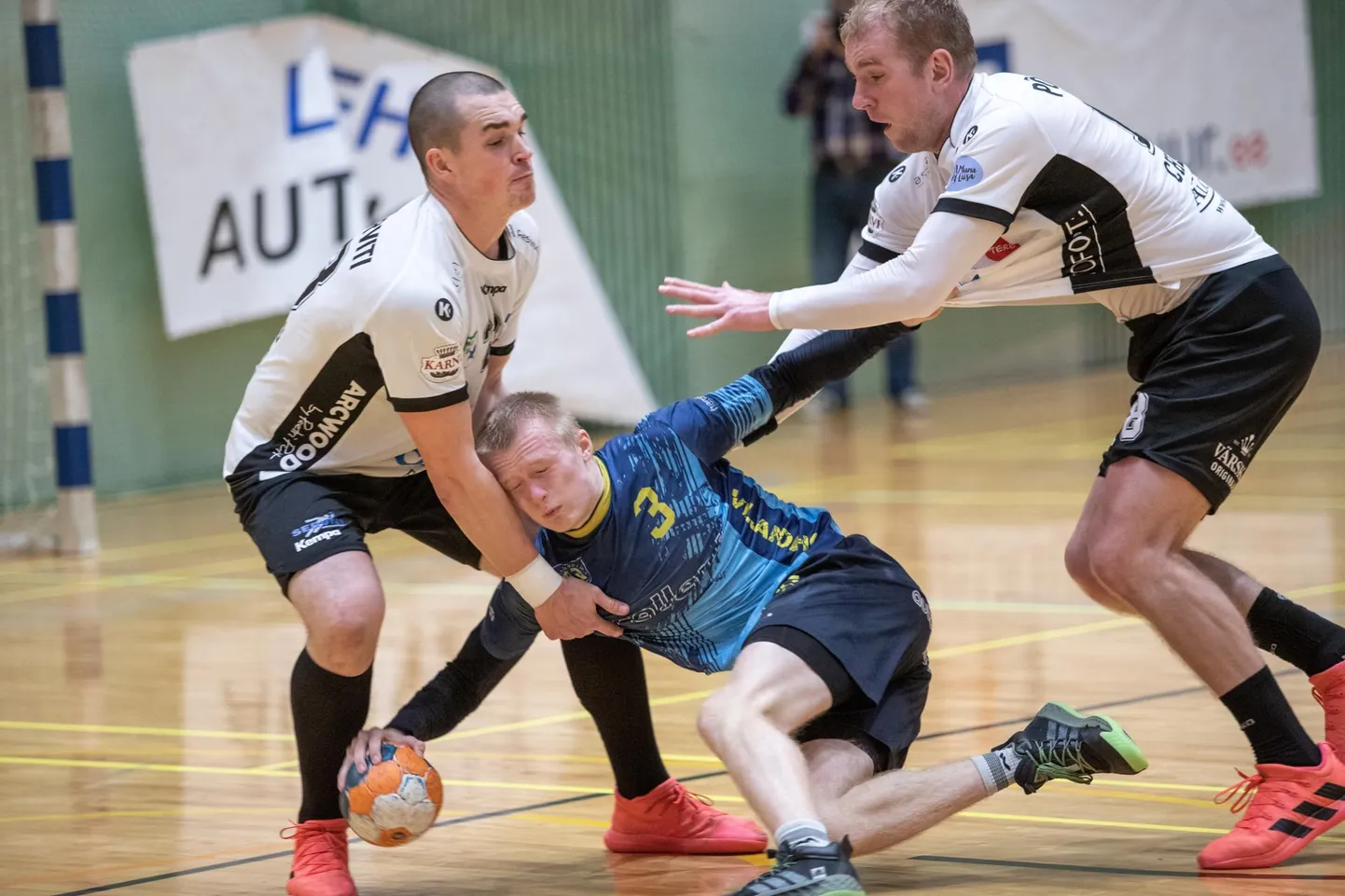 Viljandlastel tuli Põlva käsipalluritele alla vanduda.