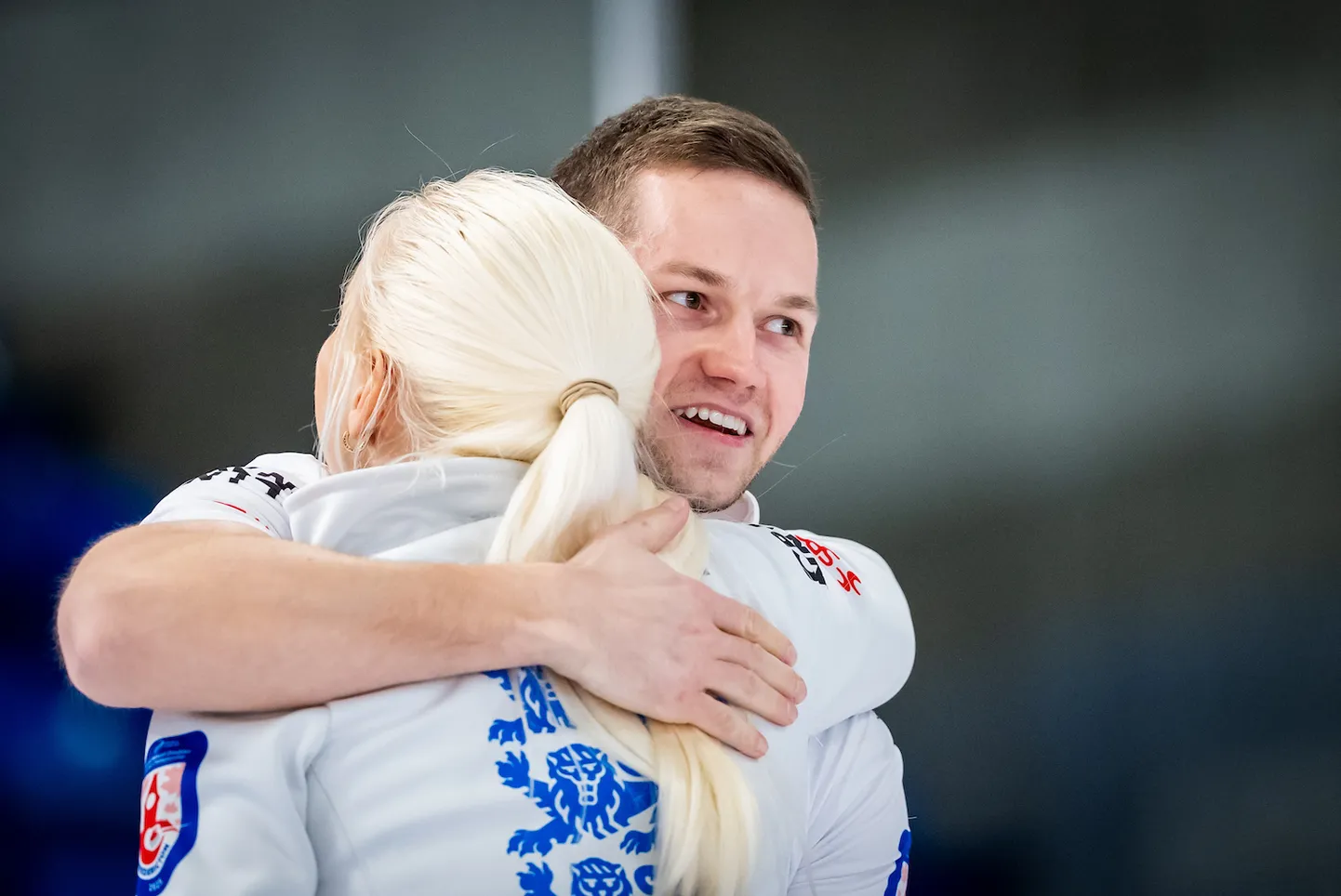 Harri Lill ja Marie Kaldvee rõõmustavad pärast Tšehhi alistamist ja play-off'i pääsme kindlustamist.