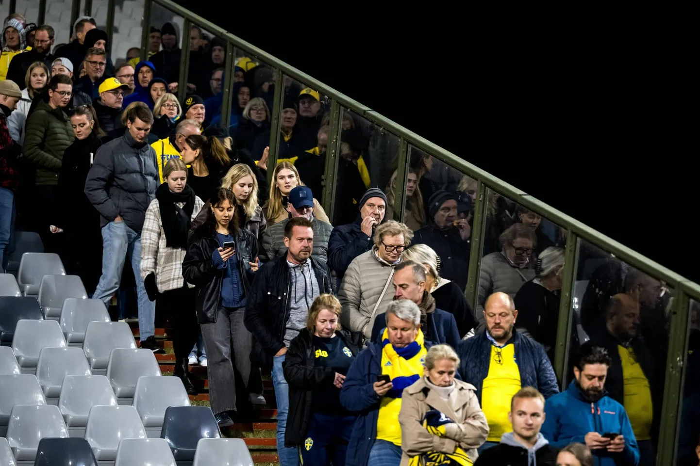 Rootsi jalgpallifänne evakueeritakse keset ööd kuningas Baudouini nimeliselt staadionilt Brüsselis.