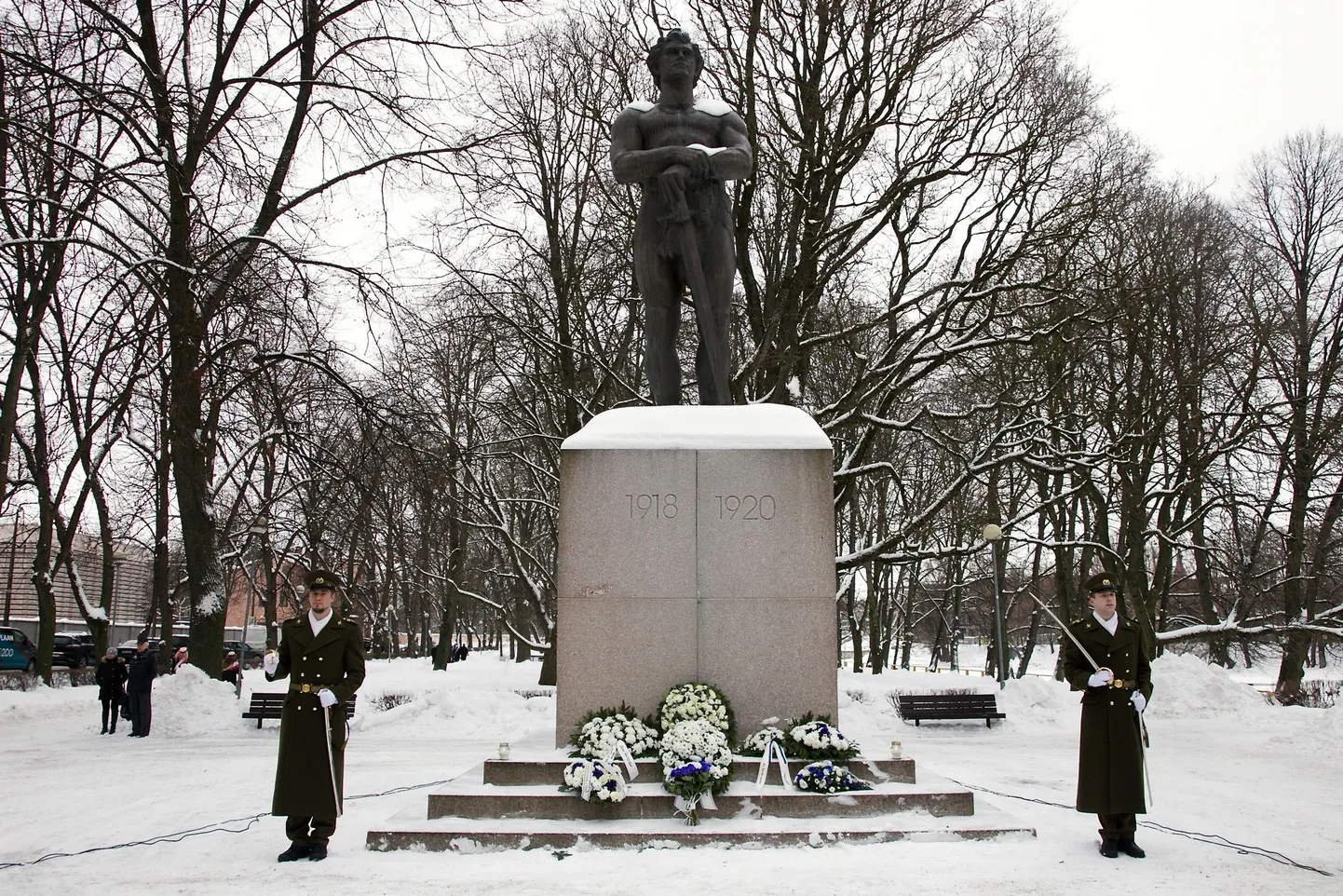 Pühapäeval asetatakse pärjad Tartu vabadussamba Kalevipoeg juurde.