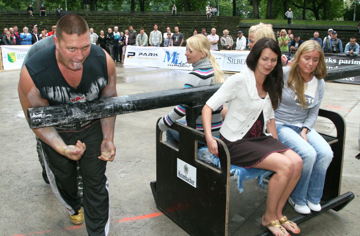 Pildijäädvustus suvel Pärnus toimunud vägilaste võistlusest.