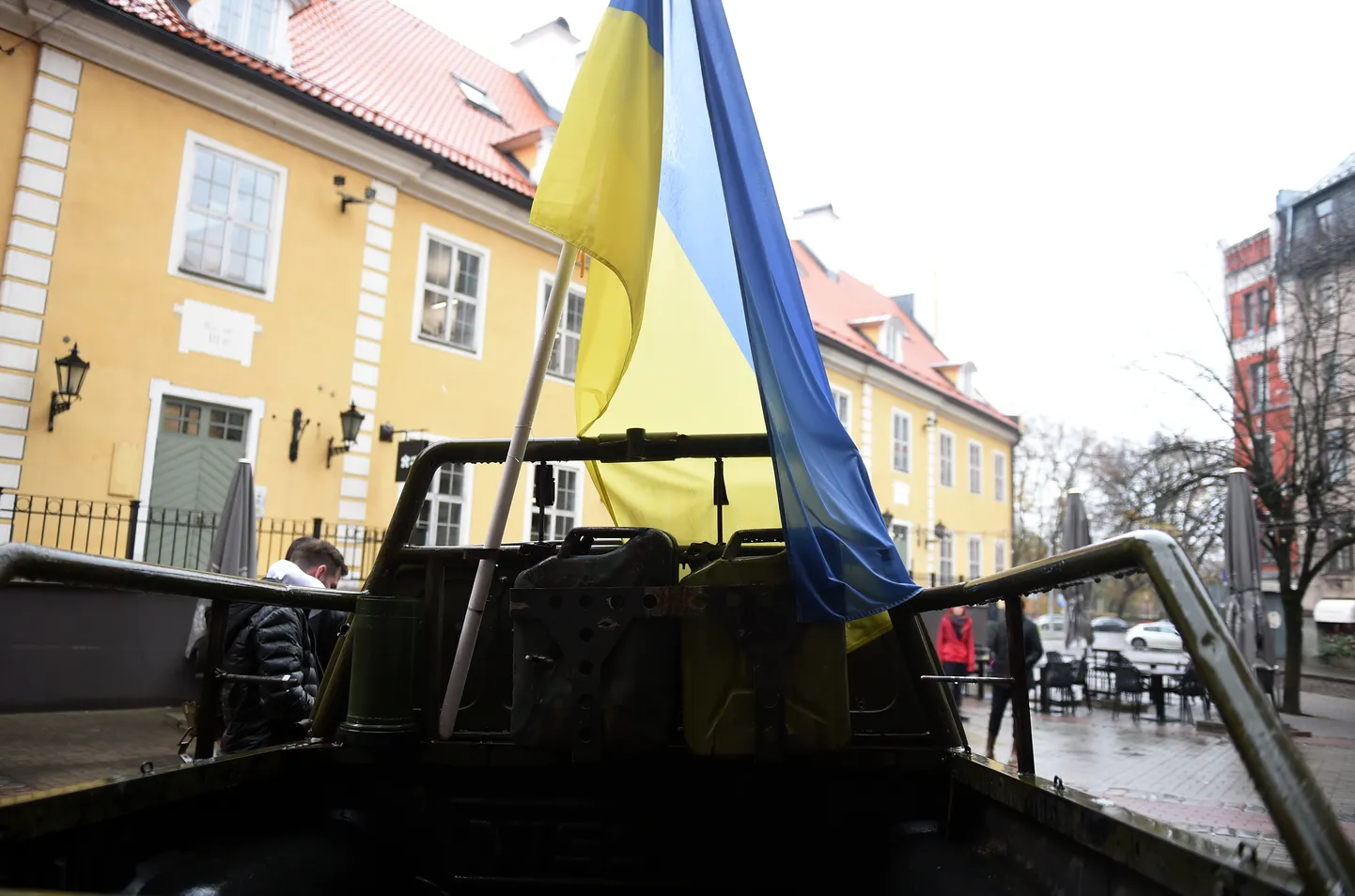 Pie Latvijas Kara muzeja apskatāms viens no akcijā  "Twitter konvojs" ziedotajiem apvidus auto "Orļiks", ko Ukrainas bruņoto spēku karavīri izmantojuši, lai uzvarētu kaujas pret Krievijas okupācijas spēkiem.