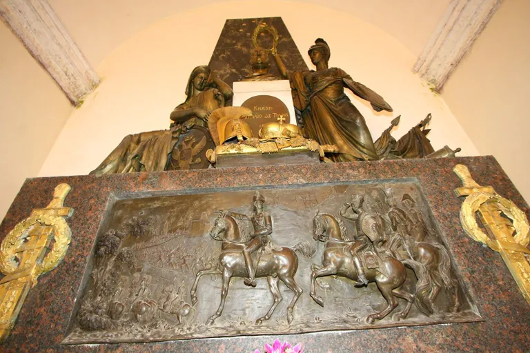 Barclay de Tolly mausoleumi monument, mille autor on Vassili Demut-Malinovski.