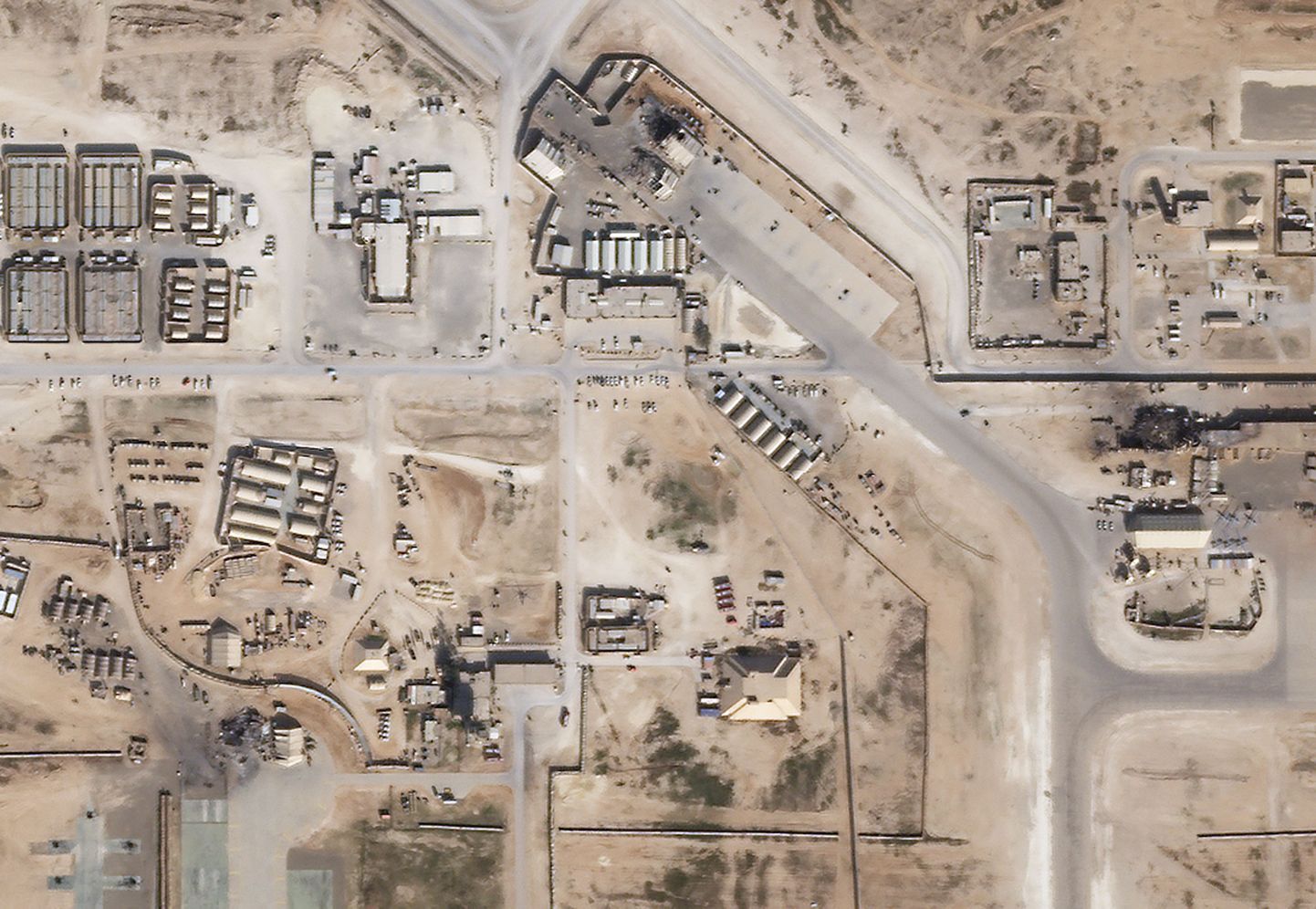 8. jaanuaril tehtud satelliitpilt Iraagis asuvast Ain al-Asadi baasist, mida olid tabanud Iraani tulistatud ballistilised raketid.