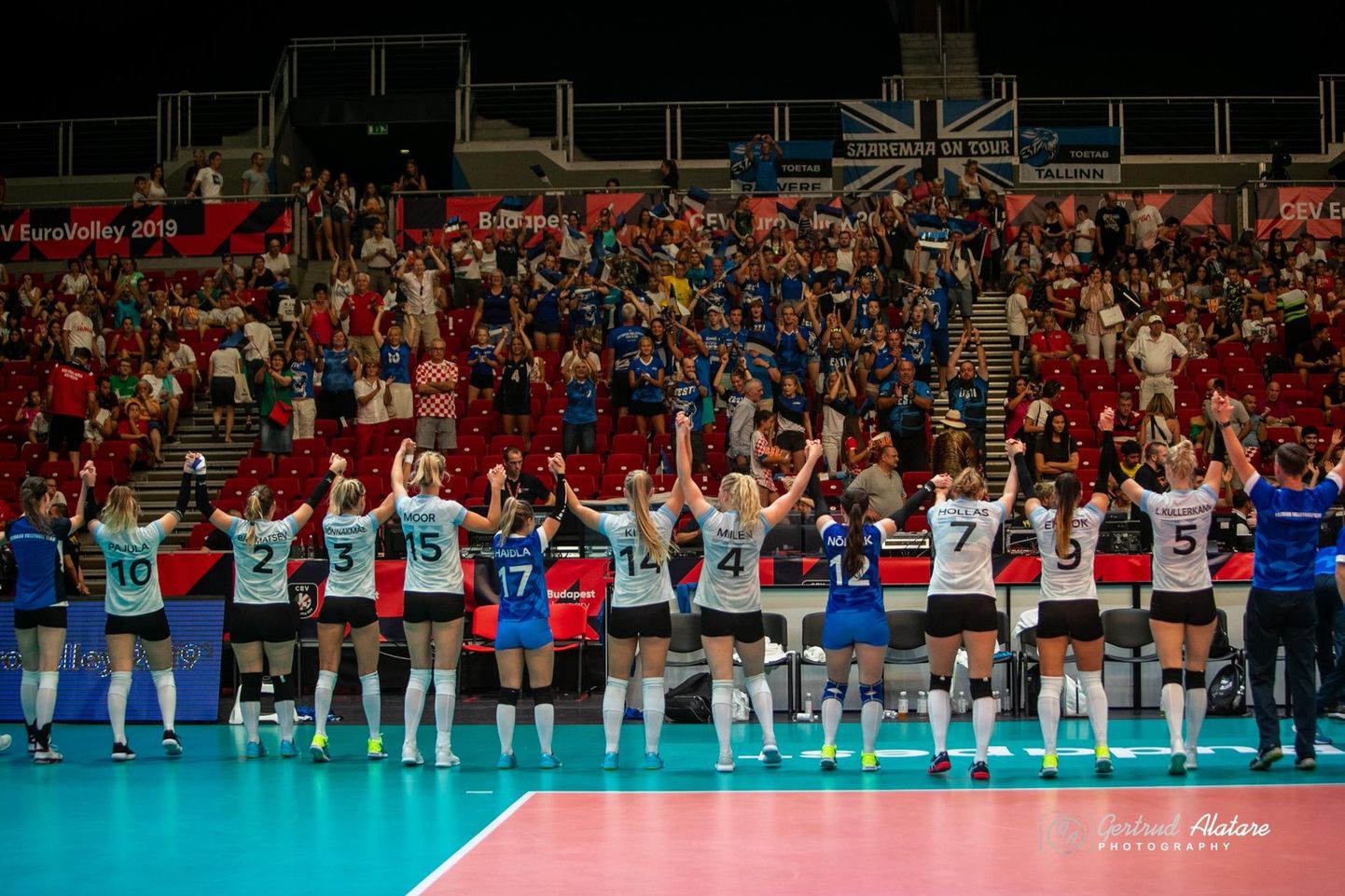 Eesti naiskonnal on põhjust fänne tänada - nemad olid omas vallas EM-turniiri parimad. FOTO: Gertrud Alatare/Volley.ee
