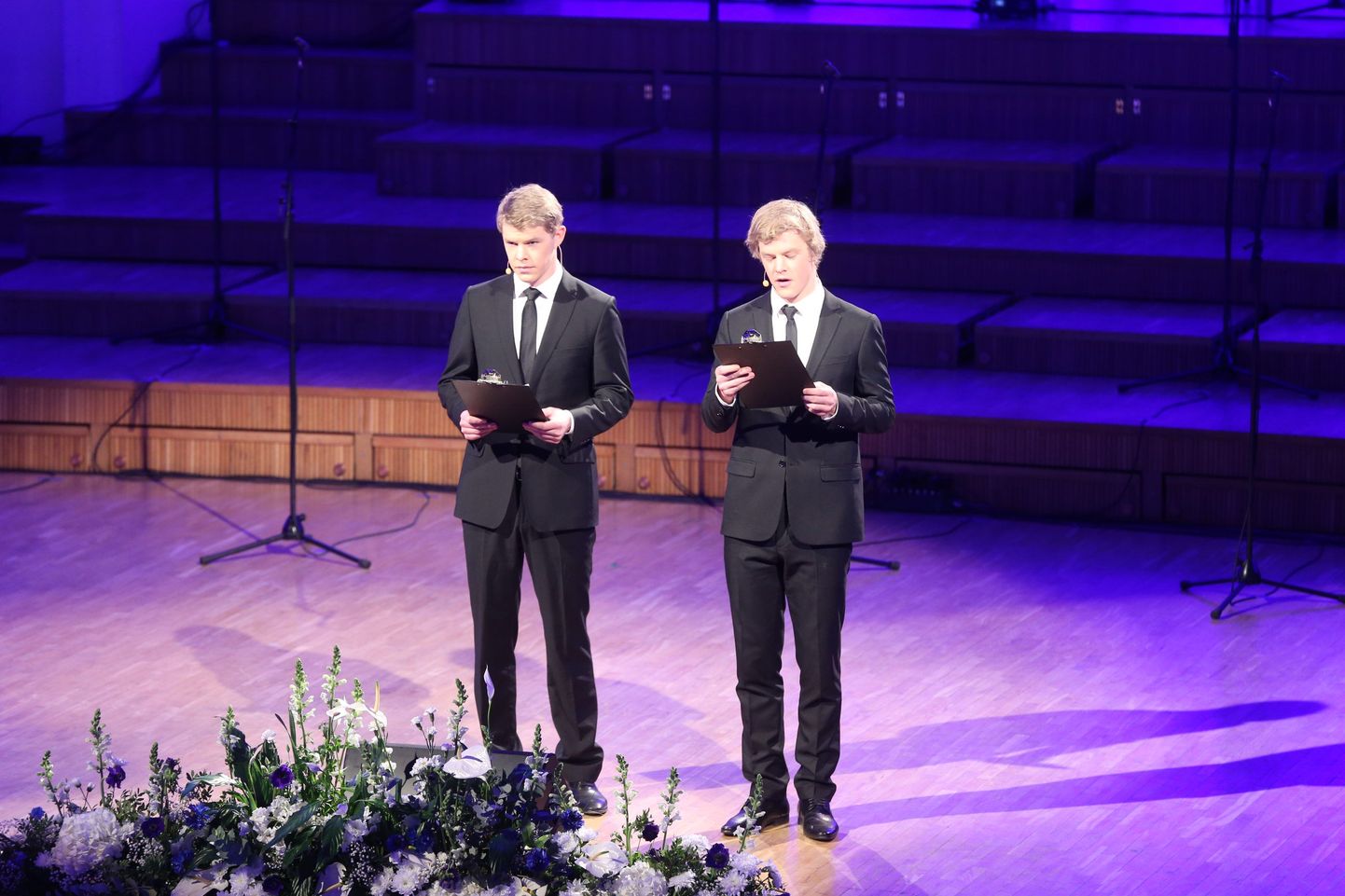 Tallinnas Estonia kongressisaalis toimus täna Eesti Kongressi 25. aastapäeva kontsertaktus. Märt Pius ja Priit Pius.