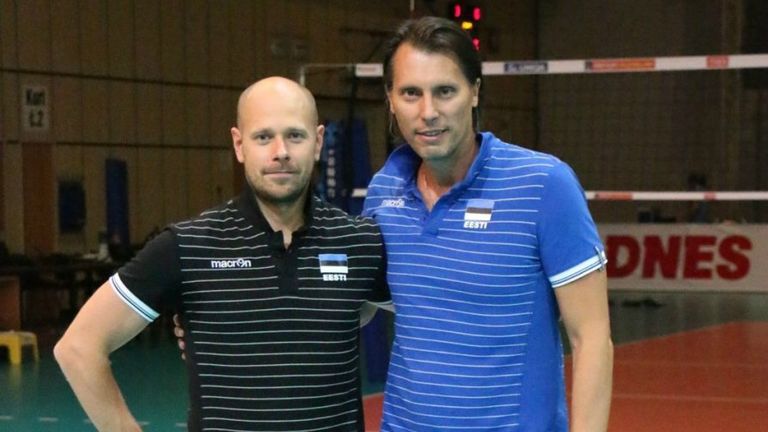 Eesti võrkpallikoondise abitreener ja statistik Alar Rikberg (vasakul) ning peatreener Gheorghe Cretu.
