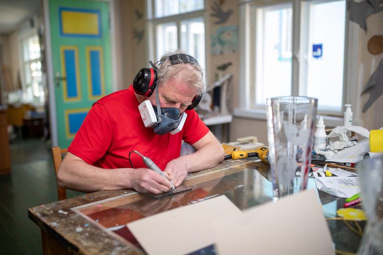Рихо Хютт за работой: «Когда я работаю по стеклу, то выкладываюсь по максимуму».