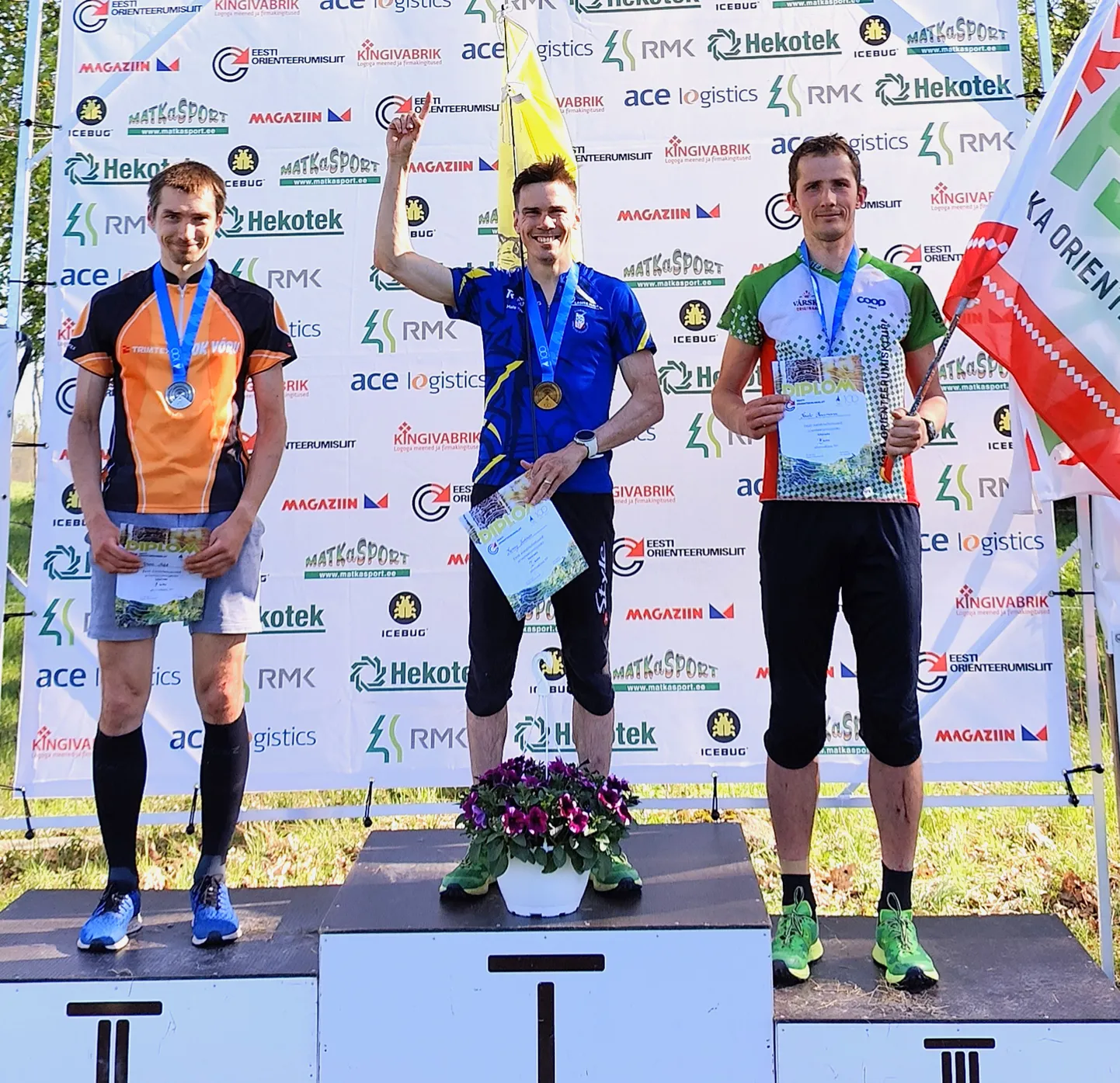 M21 esikolmikusse kuulusid Kenny Kivikas, Lauri Sild ja Kristo Heinmann.