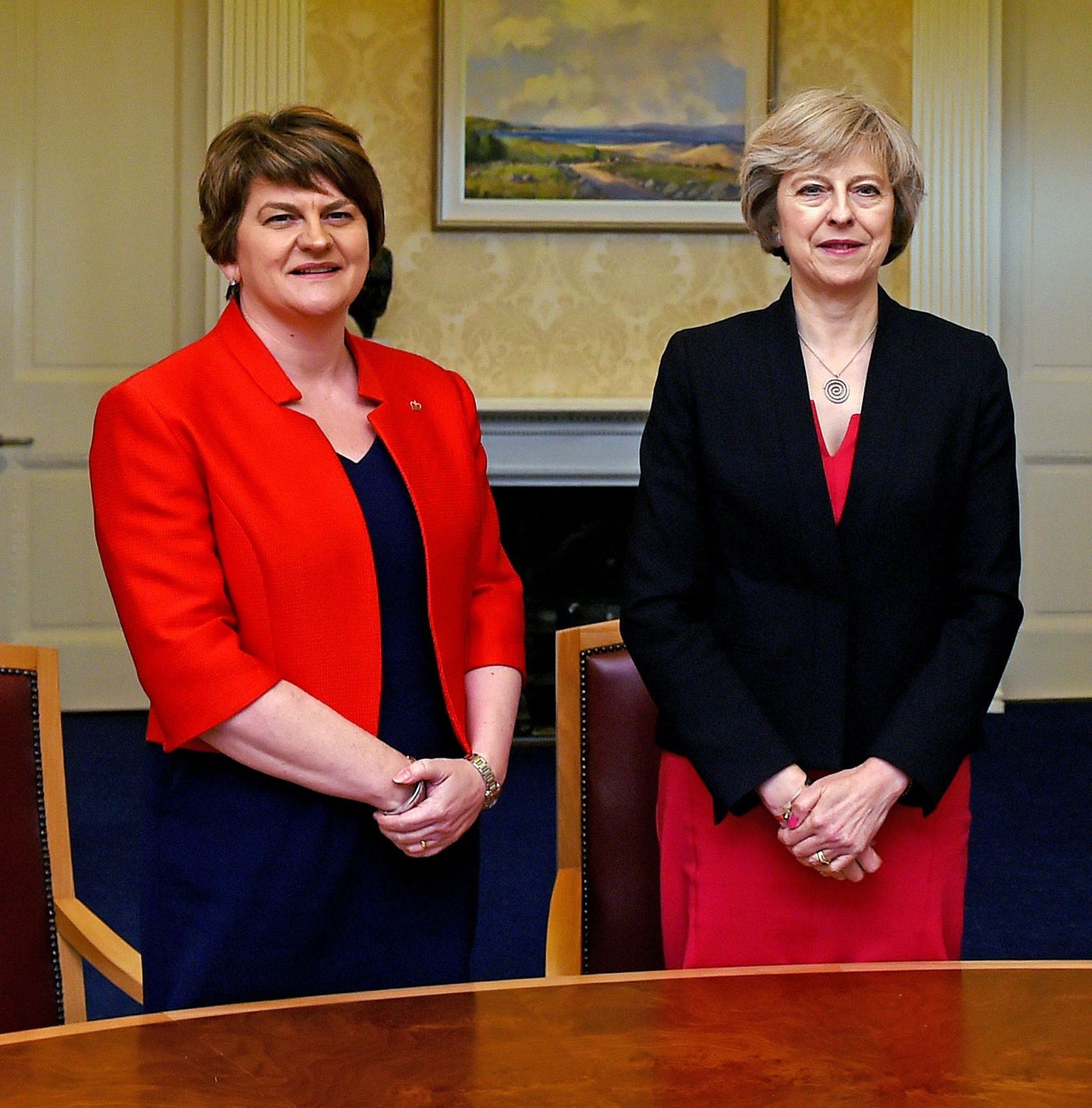 DUP-i liider Arlene Foster ja peaminister Theresa May.