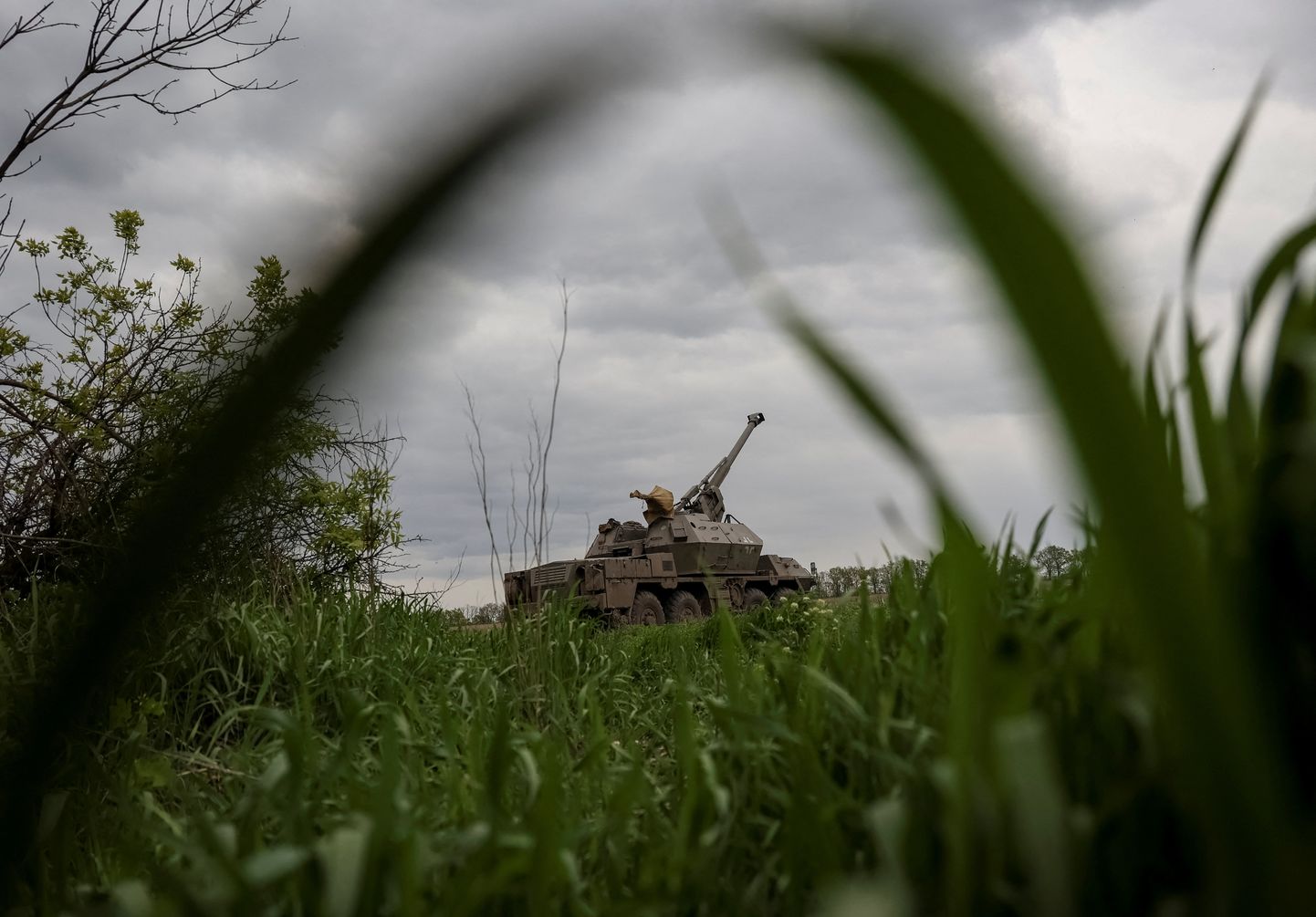 Ukraina suurtükiväelased Avdijivka ümbruses.