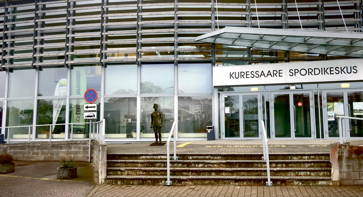 VOLDEMAR VÄLI SKULPTUUR hakkab hiljemalt viie aasta pärast ehtima Kuressaare spordihoone esist.