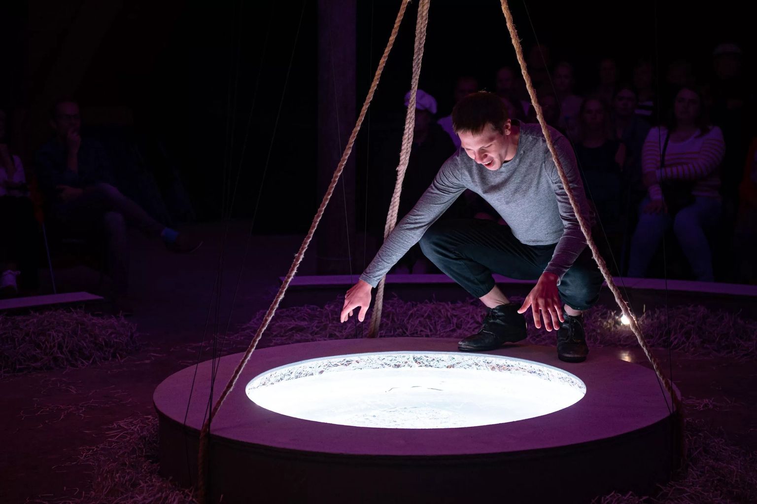 Ken Rüütel Atli rollis Kuressaare teatri lavastuses "Viikingite veri".