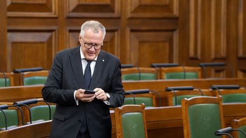 Saeima vairākiem deputātiem atjauno pilnvaras
