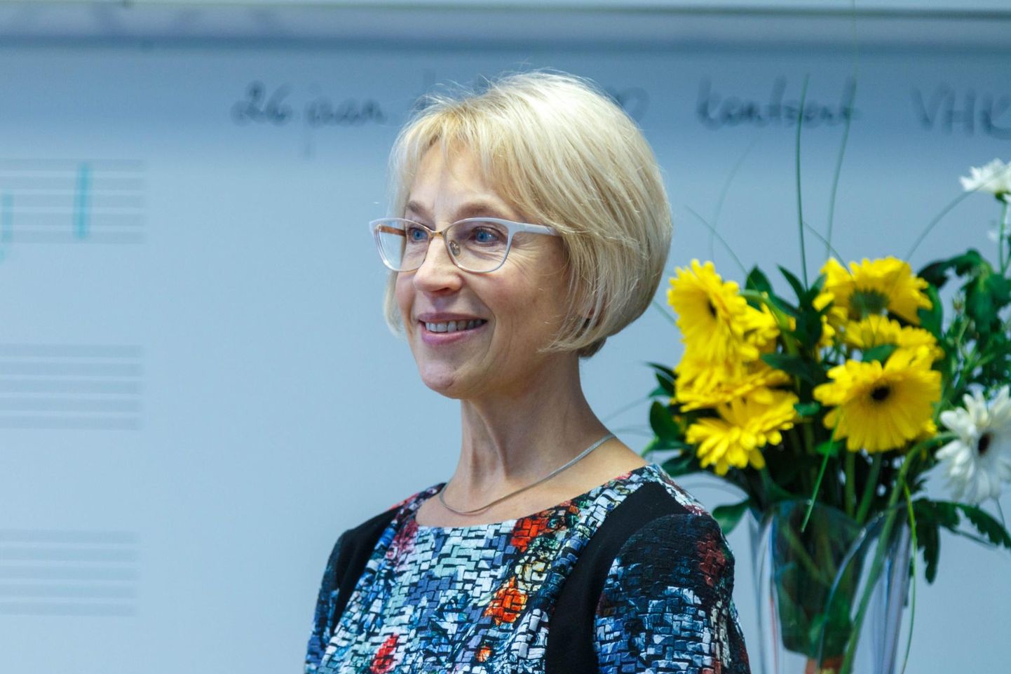 Toonase Otepää keskkooli poiste-, laste- ja segakooriga oli Eve Eljand esimest korda 1982. aasta laulupeol. 1989 asutas ta ka linna segakoori Eveko. 