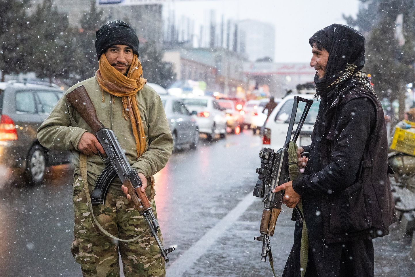 Kabul. 15DETS21. Tänavuse talve esimene lumi Kabulis. Talibani sõdurid. Foto: Erik Prozes, Postimees