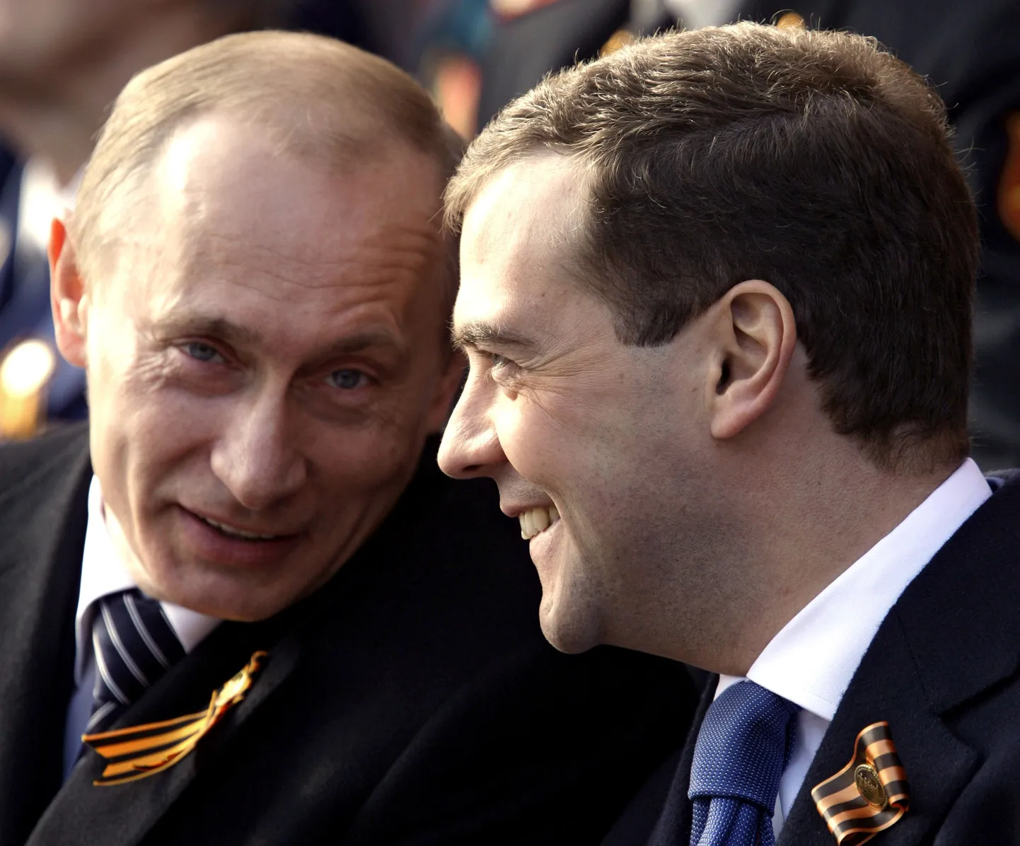 Venemaa Föderatsiooni president Dmitri Medvedev (paremal) ja riigi valitsusjuht Vladimir Putin (vasakul).