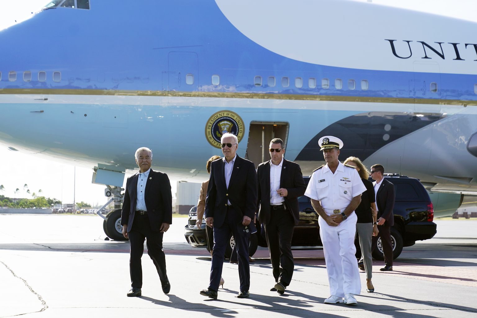 Vabariiklasi esindajatekoja üle kontrolli saavutamise puhul õnnitlenud USA president Joe Biden siirdus kolmapäeval Hawaii osariigis paiknevasse Hickami õhujõudude baasi, naastes ringreisilt Egiptusesse, Kambodžasse ja Indoneesiasse.
