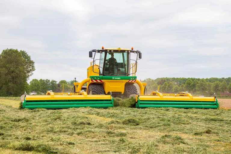 OXBO CM 4240 ISELIIKUV VAALUTEISALDI