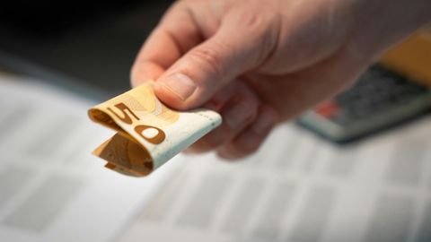 Probleemne mööblimüüja trikitab jälle