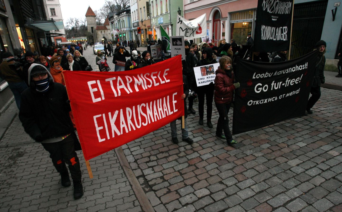 Акция защитников животных в центре Таллинна.