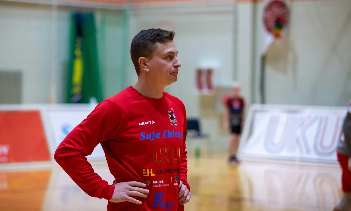 Võrkpallitreener Tauno Lipu sõnul on Viljandi võrkpalliklubi fookus praegu noorte treenimisel.