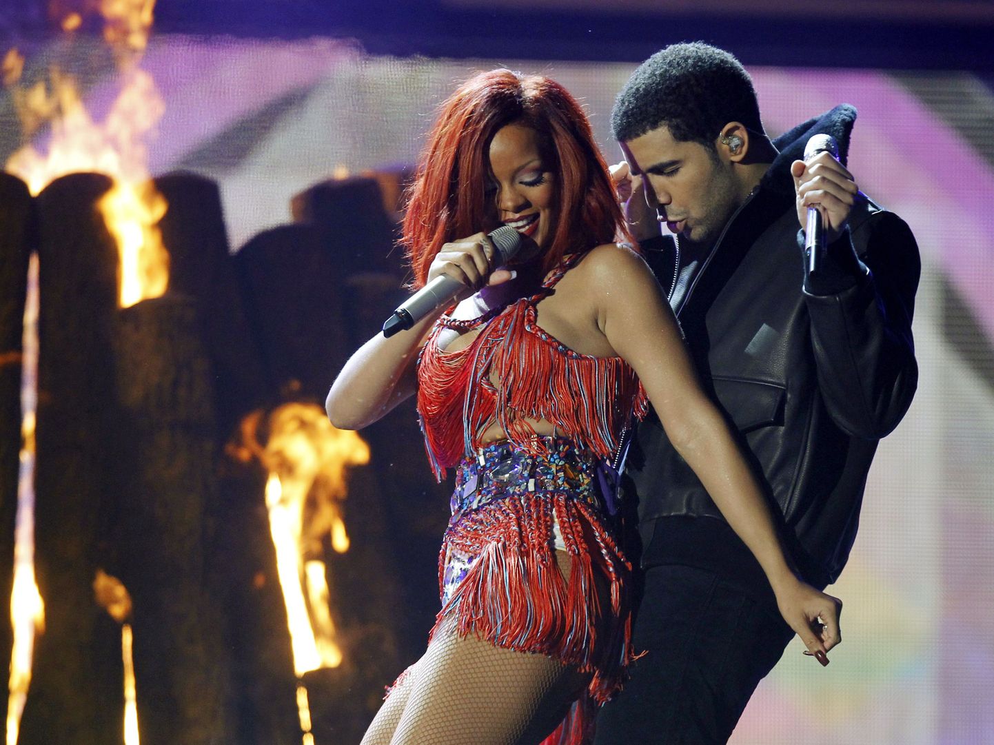 Drake and Rihanna perform 'What's My Name' at the 53rd annual Grammy Awards in Los Angeles, California February 13, 2011.    REUTERS/Lucy Nicholson (UNITED STATES - Tags: ENTERTAINMENT) (GRAMMYS-SHOW)