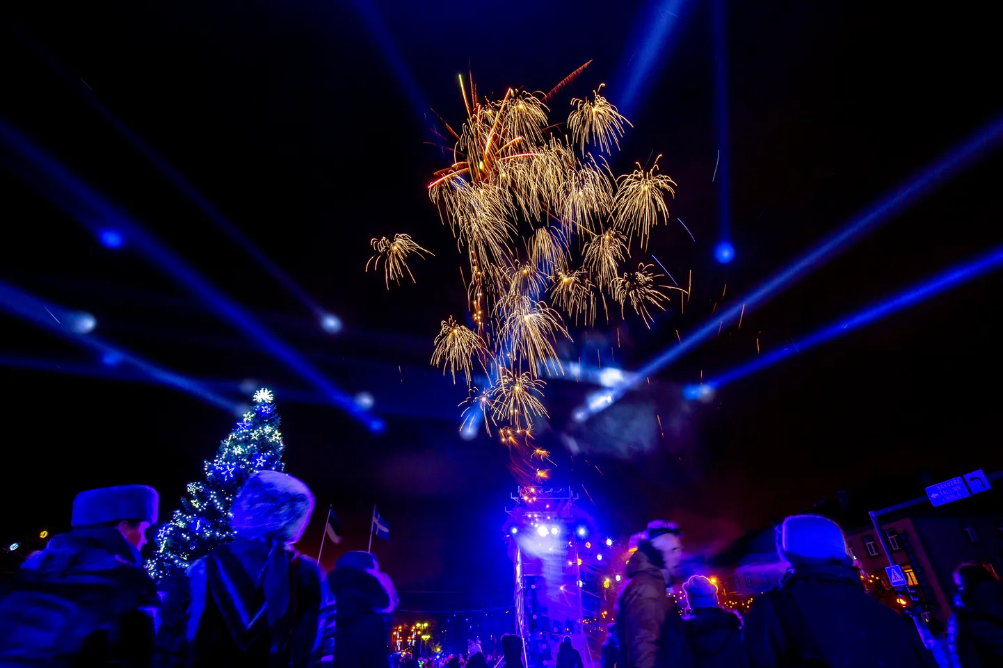 Tulevärk Pärnus 2018-2019 aasta vahetusel. Hoopis teine pilt avaneb, kui vaadata pürotehnikaga kaasnevat kõike läbivalgustava röntgeniirgusega.
