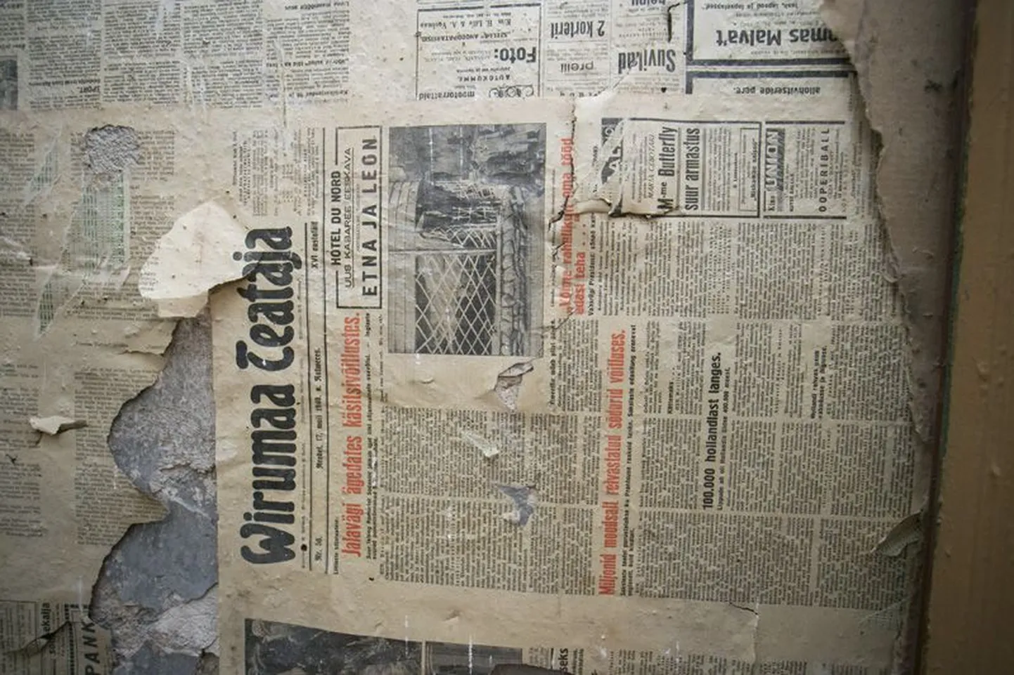Ajalehte saab kasutada ka tapeedina – nii on seda omal ajal Kulina mõisas tehtud.
