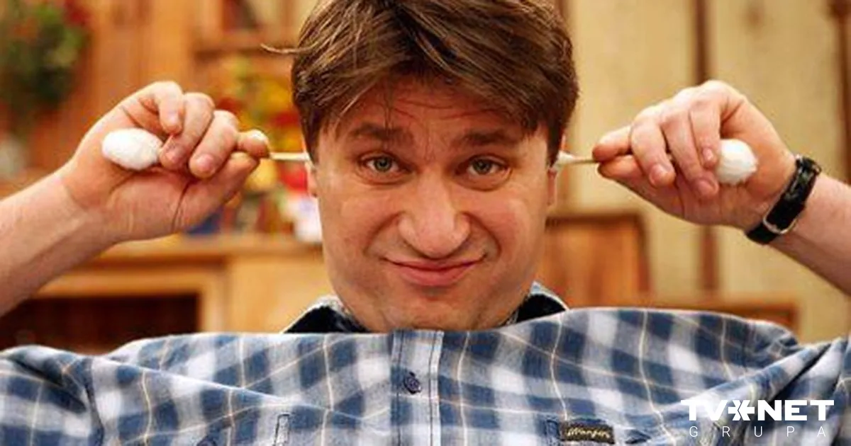 Жас әйел мастурбация жасайды және кончаларын жасайды