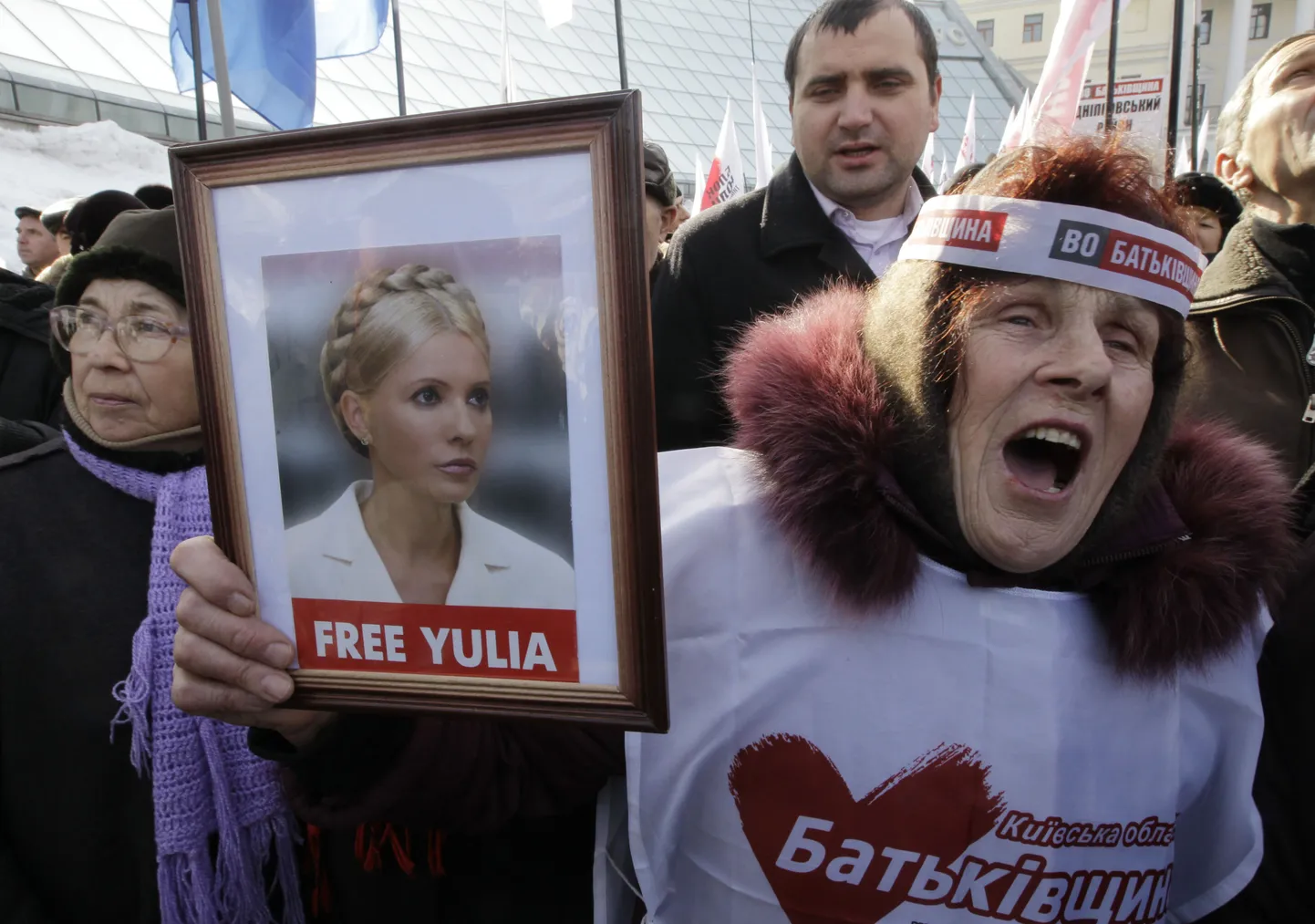 Endise Ukraina peaministri Julia Tõmošenko toetajad tänasel massimeeleavaldusel Kiievis.
