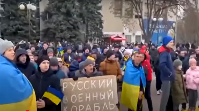 Митинг в Мелитополе против российского вторжения (7 марта, кадр из видео днепровского издания "Наше Мiсто")
