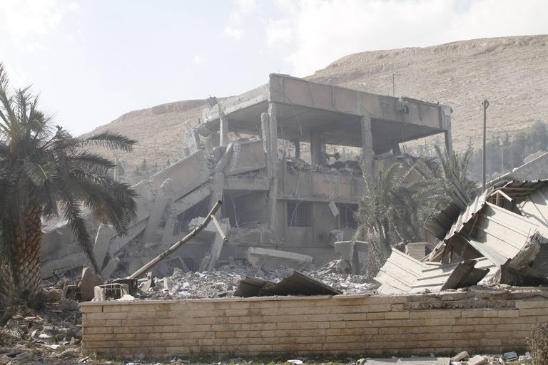 Barzah keemiarelvade uurimiskeskus peale õhurünnakut.