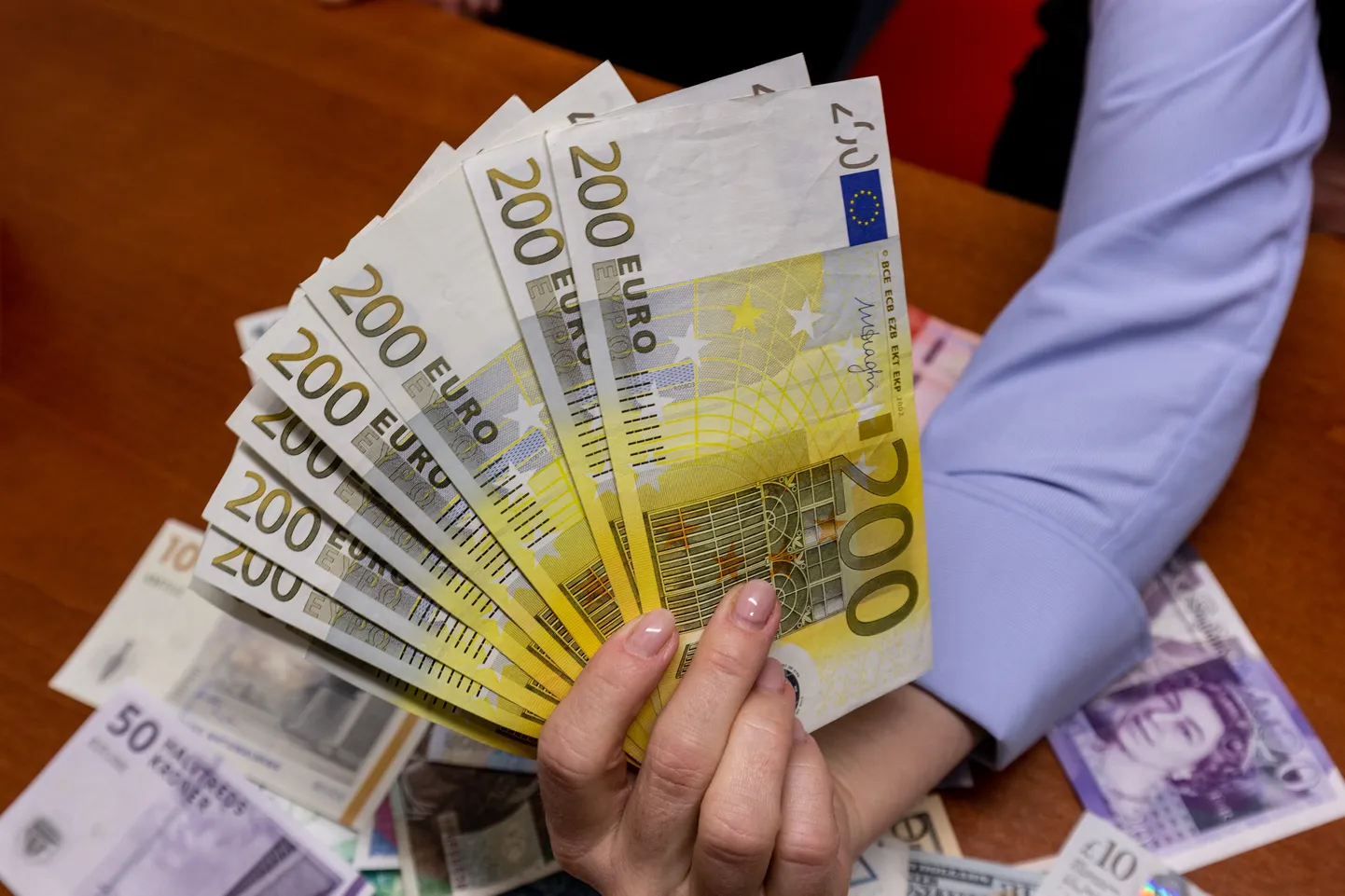 Naise kontolt oli broneeritud 6490 eurot. Juhtumi täpsemad asjaolud on selgitamisel.