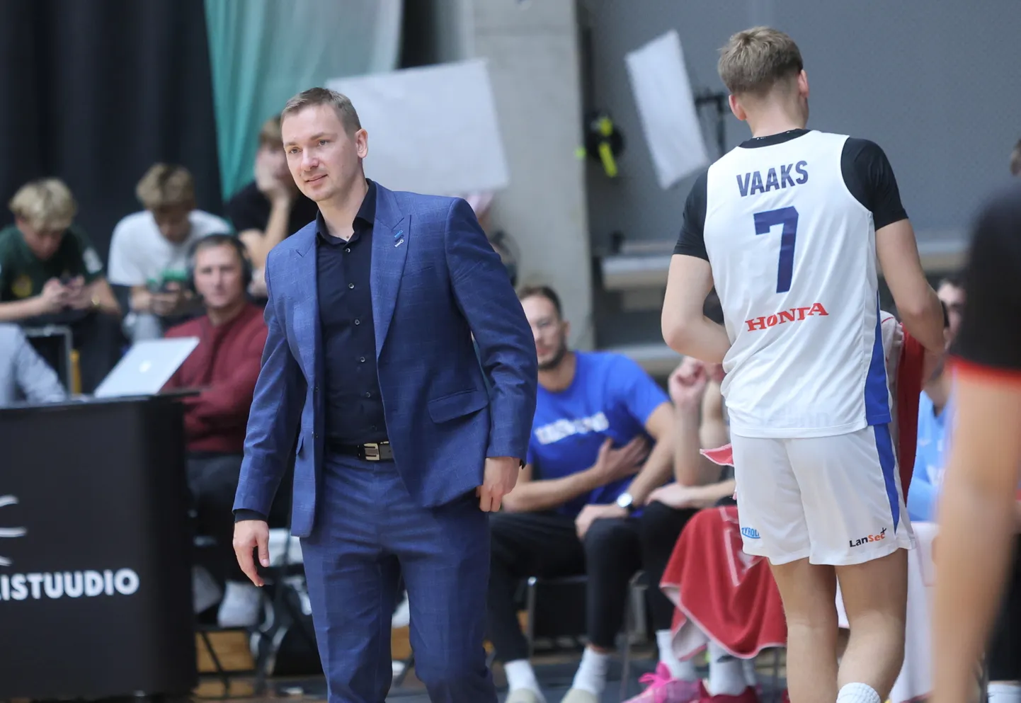 Kalev/Cramo peatreener Heiko Rannula (vasakul) andis Stefan Vaaksile võtmed kätte ja noormees kasutas võimaluse üsna hästi ära.