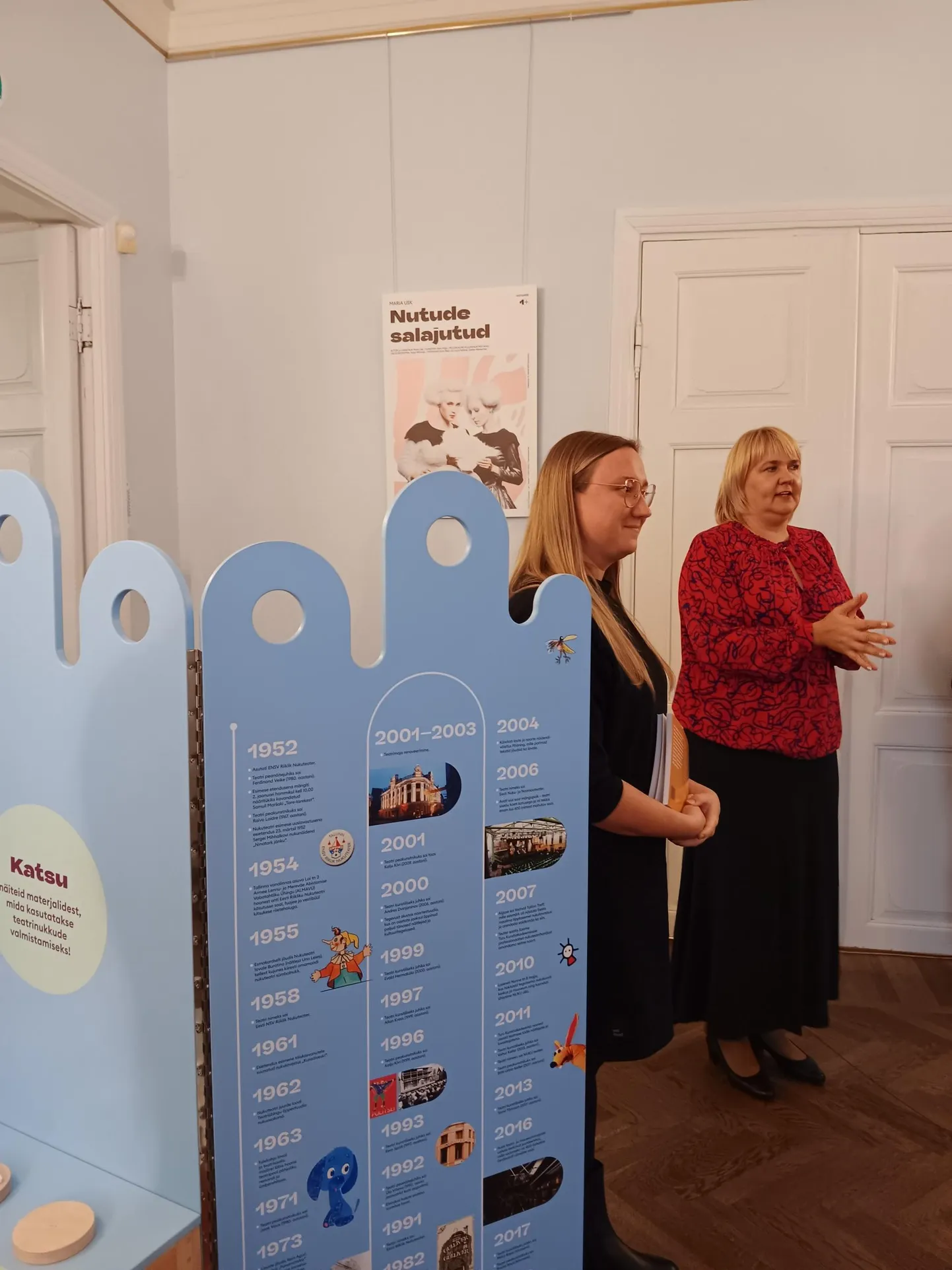 Näituse avasid Iti Niinemets (vasakul) ja Rakvere kultuurikeskuse direktor Eve Alte.