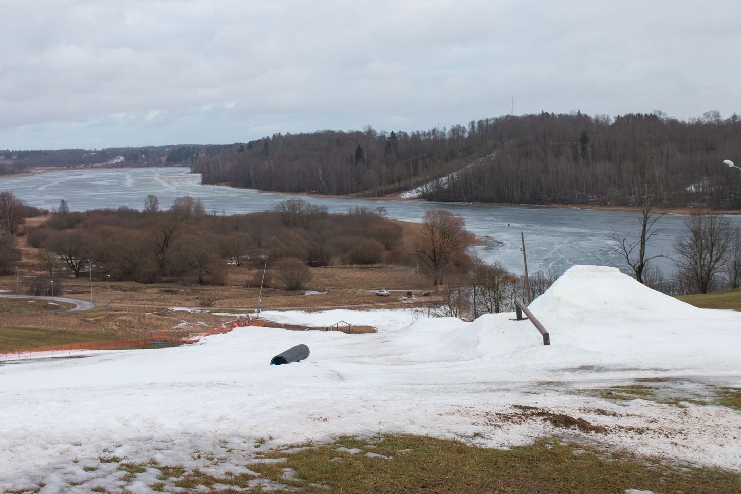 Viljandi lumepark on sula tõttu suletud.