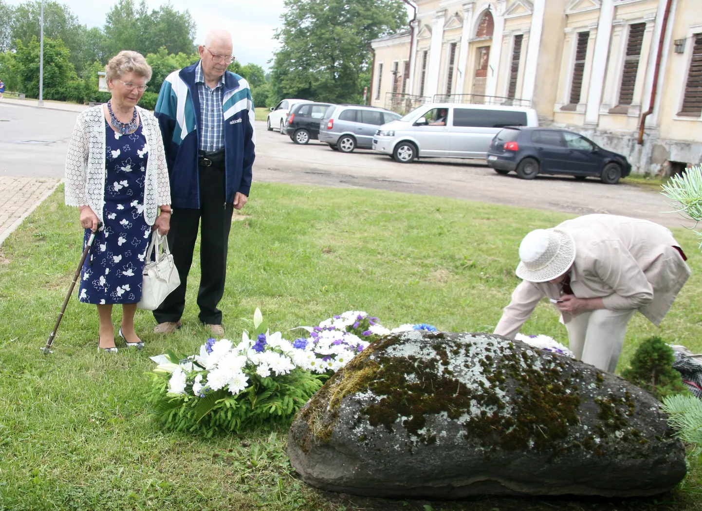 Sirje Koitmets viidi oma kodunt toona kahe ja poole aastasena ning ta nägi siis oma isa viimast korda. Kaarel Koitmetsa saatis aga uus rahvavõim elu muutnud reisile viiendal sünnipäeval. Kodumaad nägid nad uuesti alles üliõpilastena.