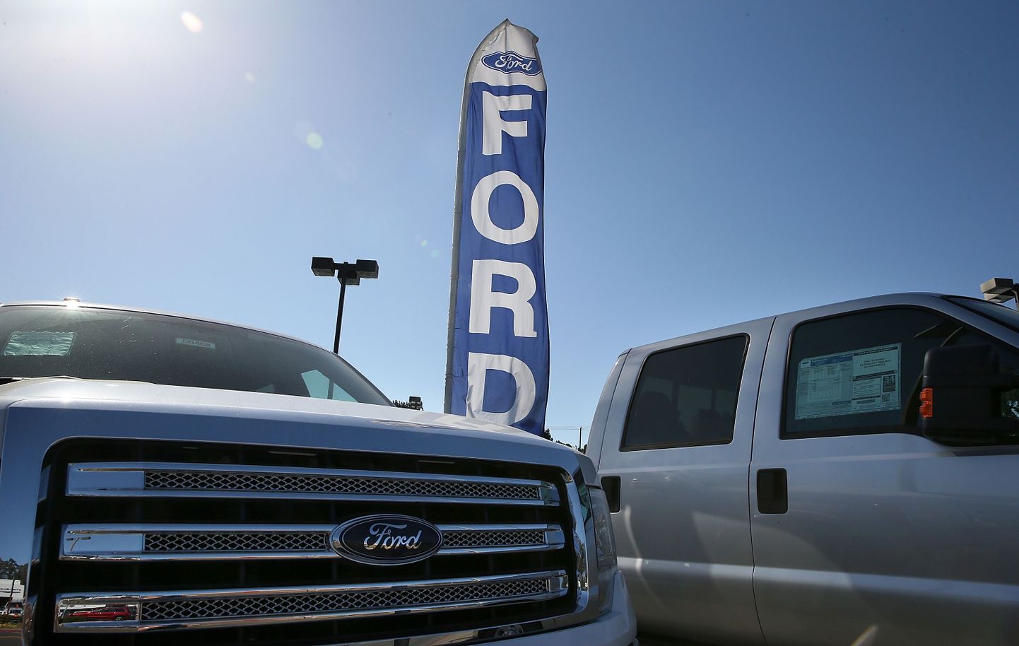 Fordi uued autod Colma (California) müügiplatsil.