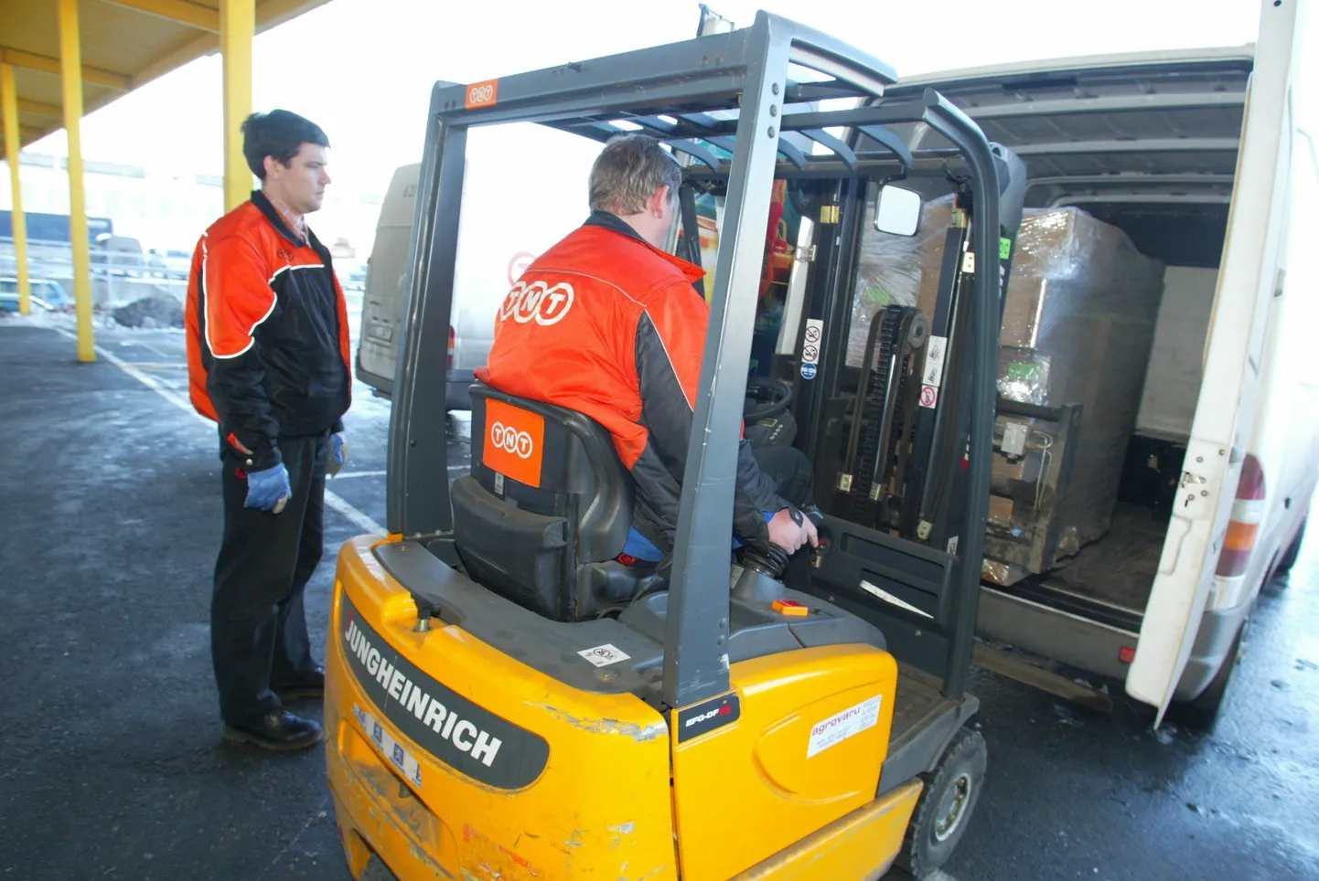 TNT töötajad.