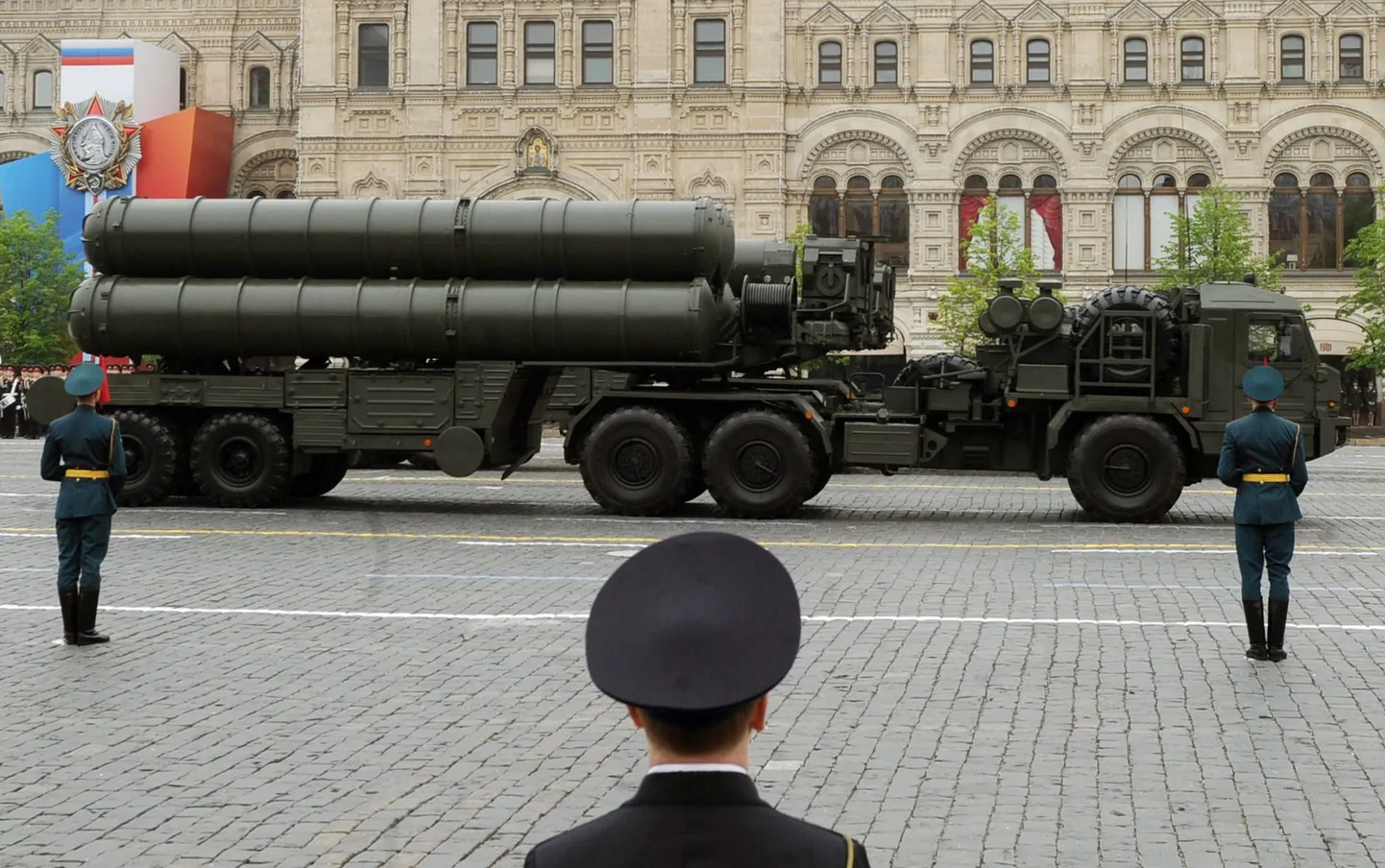 Raketikompleks S-400 Moskvas Punasel väljakul 9. mai võidupühaparaadil 2012. aastal.