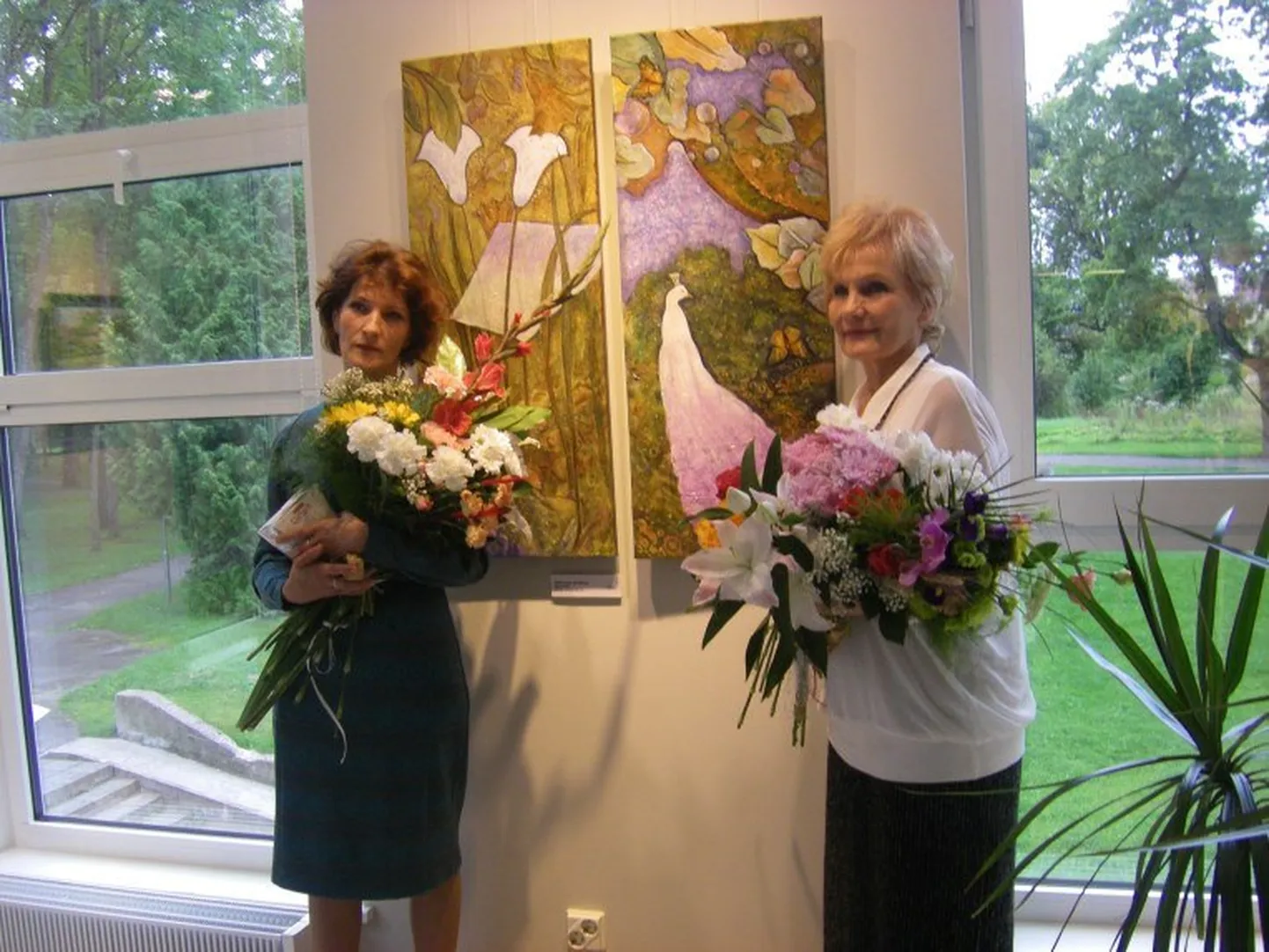 Светлана Петрова и ее дочь Диана Макарова показывали свои работы в Йыхвиской галерее, а сейчас с ними и представитель третьего поколения семьи - Юлия.